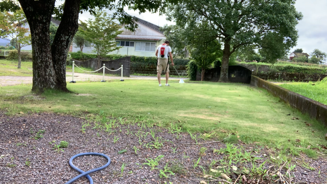 芝生除草剤シバゲンdfを散布 Asabond